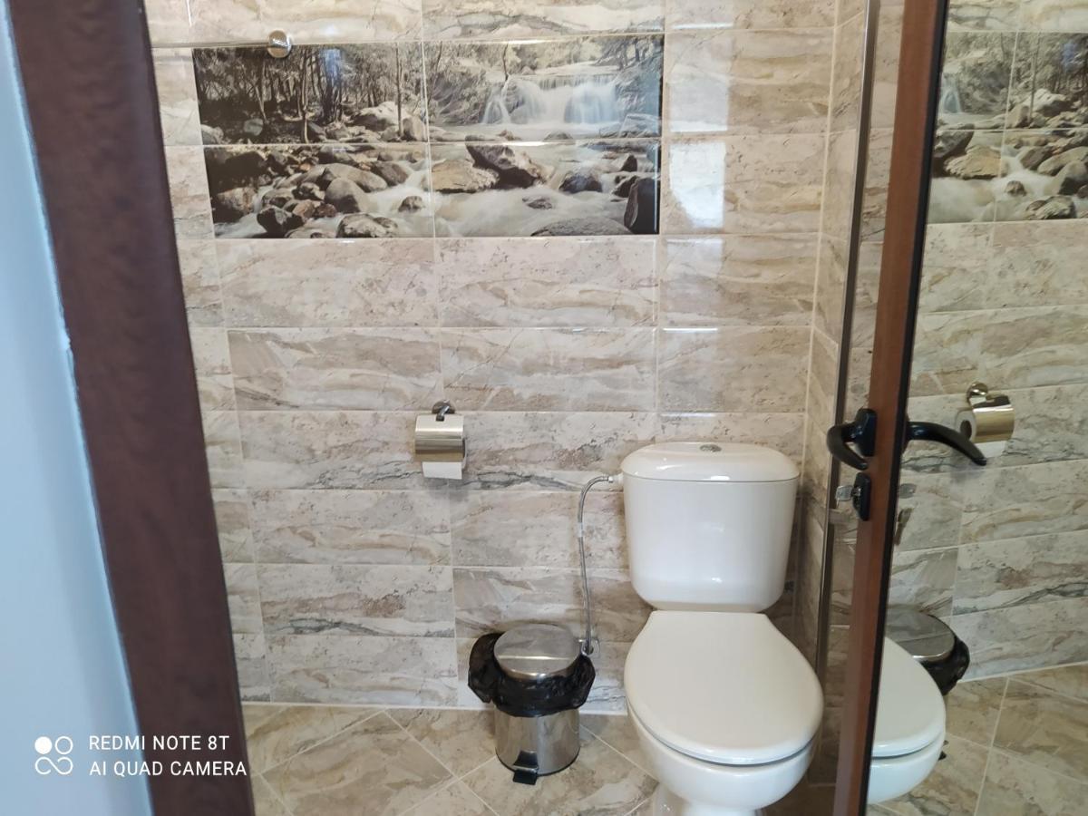 Вили Елеганс Сърница Luaran gambar