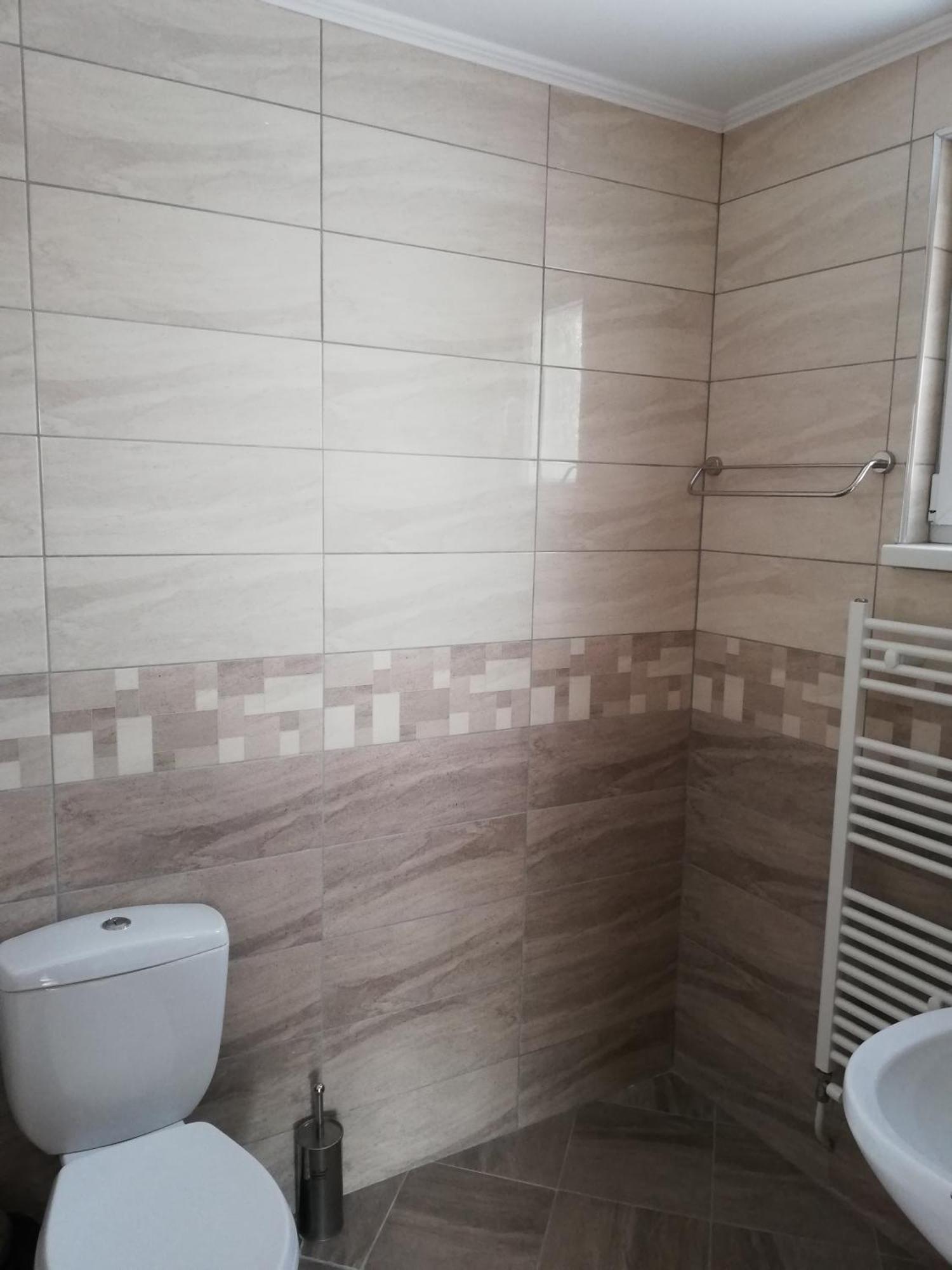 Вили Елеганс Сърница Bilik gambar