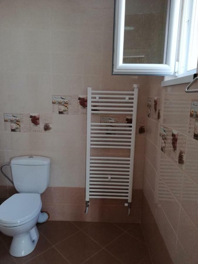 Вили Елеганс Сърница Luaran gambar