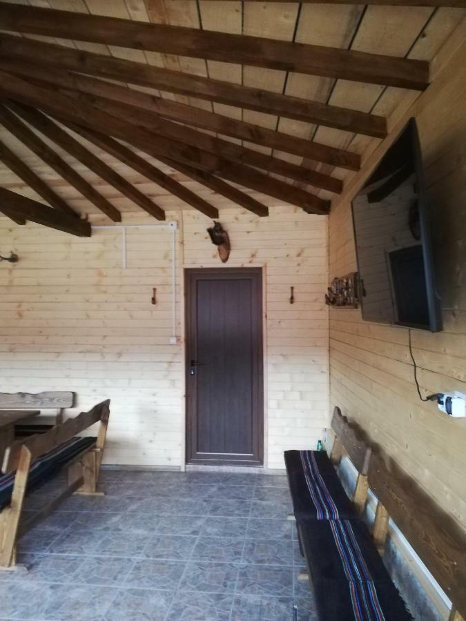Вили Елеганс Сърница Luaran gambar